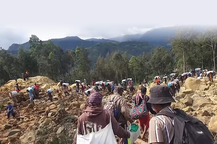 Hundreds feared dead in massive Papua New Guinea landslide